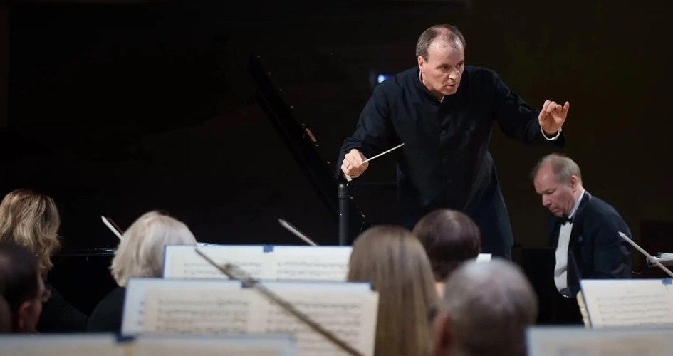 Vasily Valitov conducting the Yaroslavl Academic Governor's Symphony Orchestra